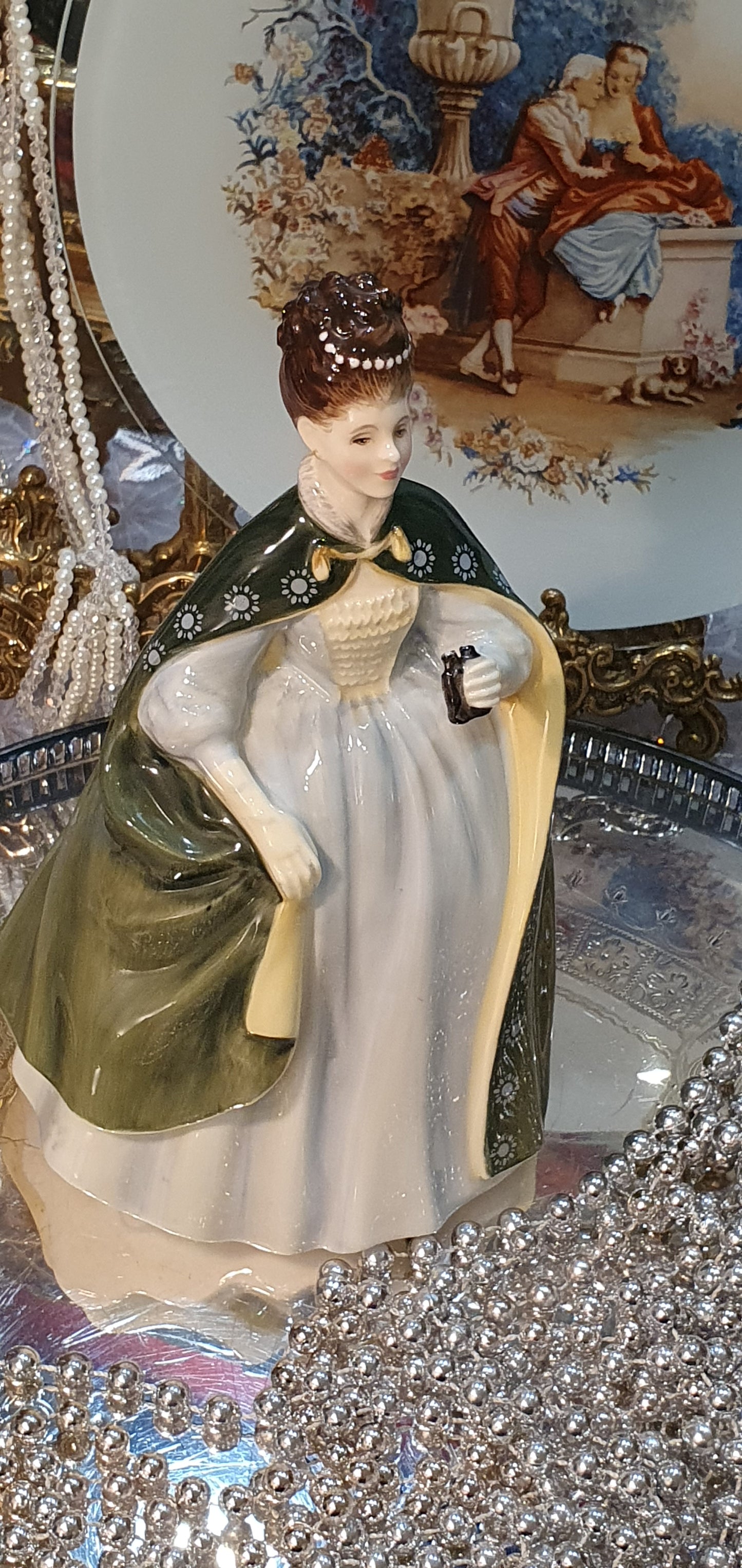 Royal Doulton – "Premiere" (HN 2343)