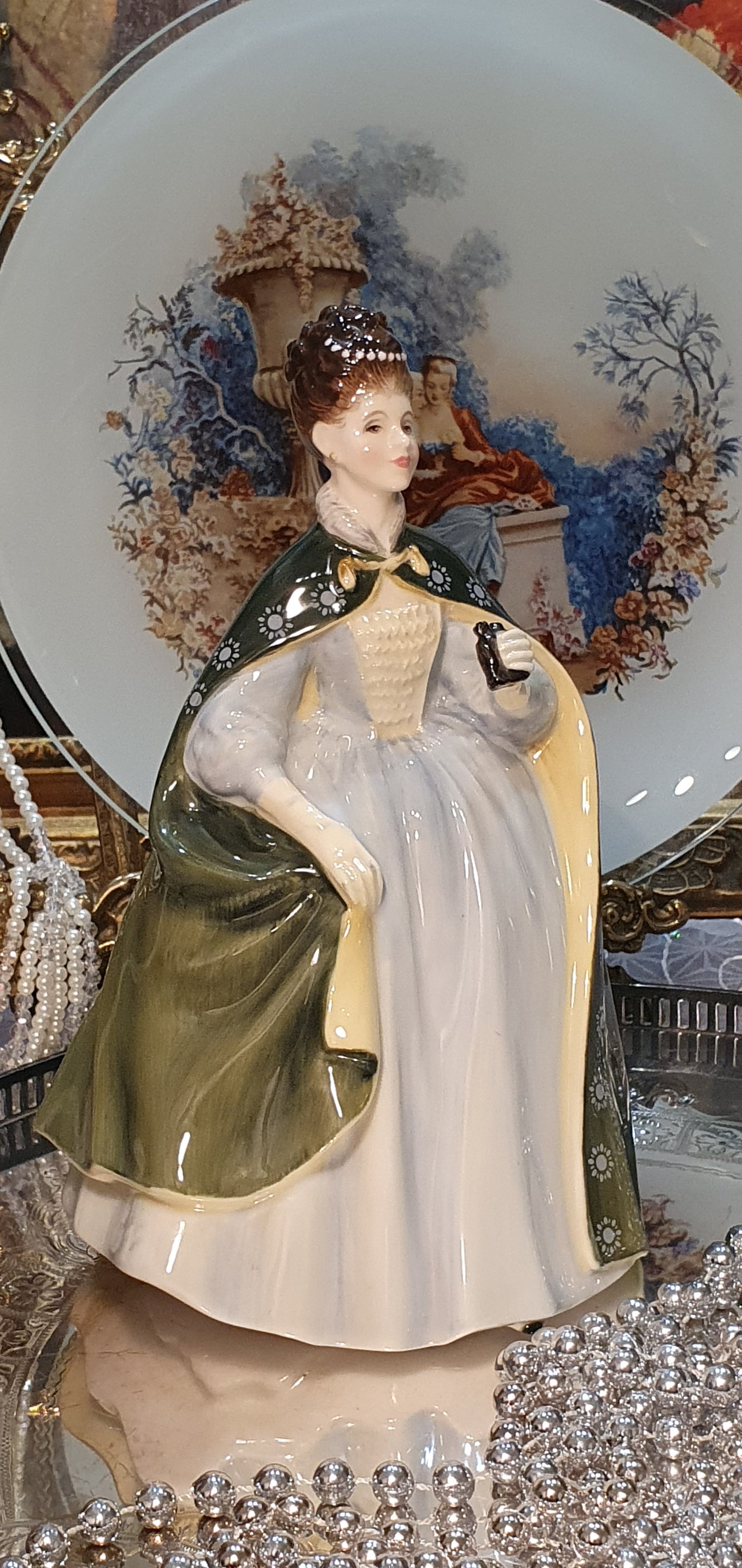 Royal Doulton – "Premiere" (HN 2343)