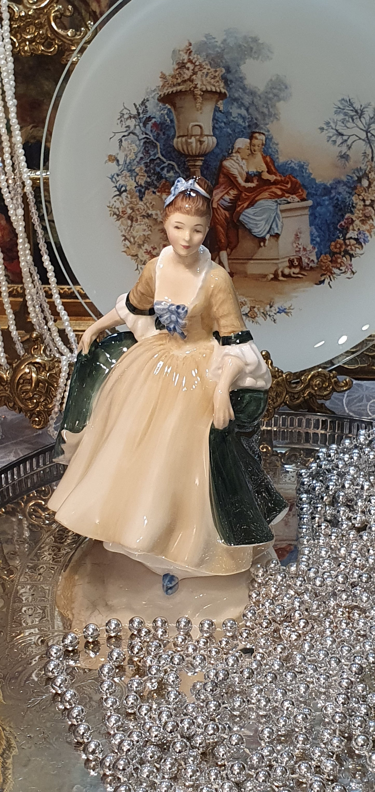 Royal Doulton Elegance (HN 2264)