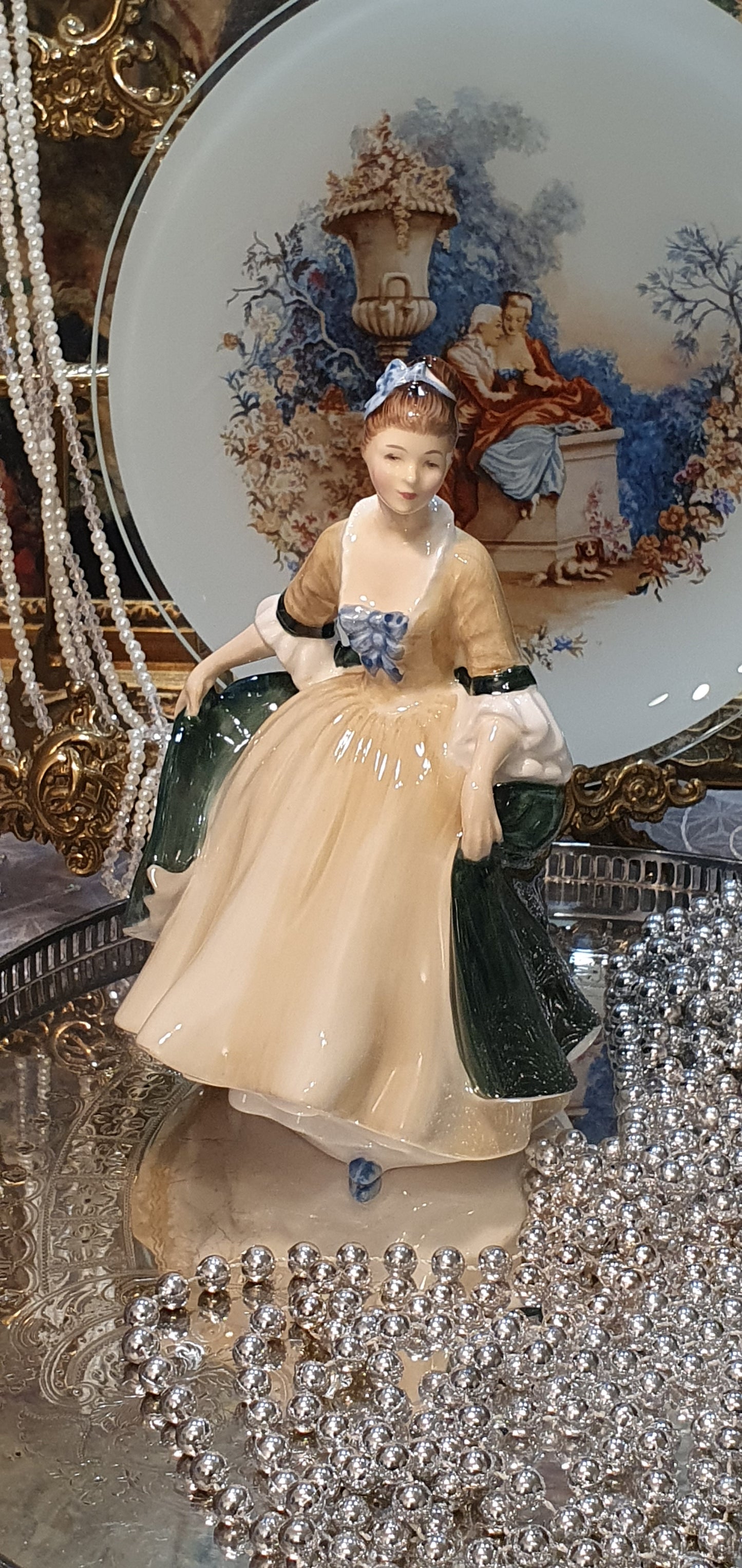 Royal Doulton Elegance (HN 2264)