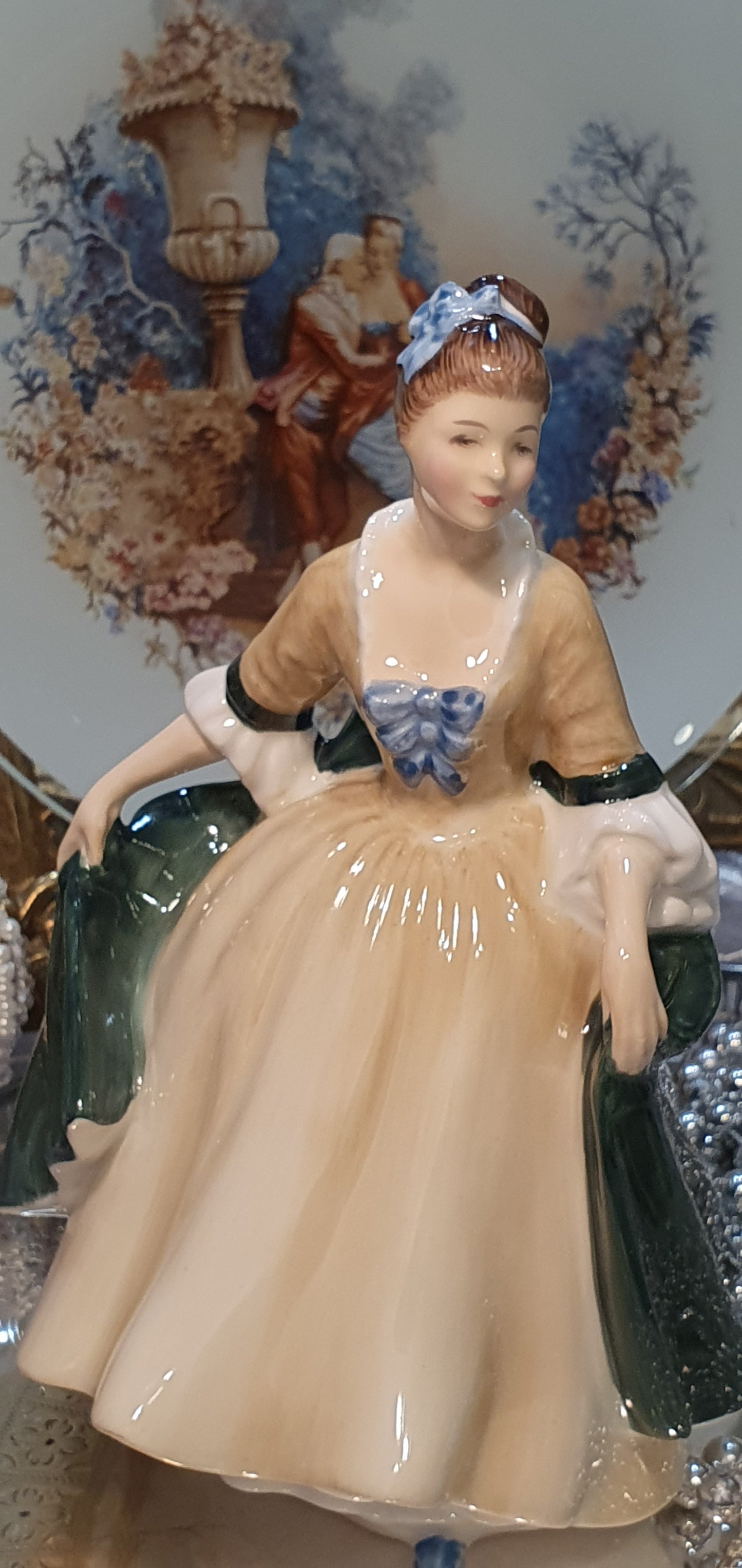 Royal Doulton Elegance (HN 2264)