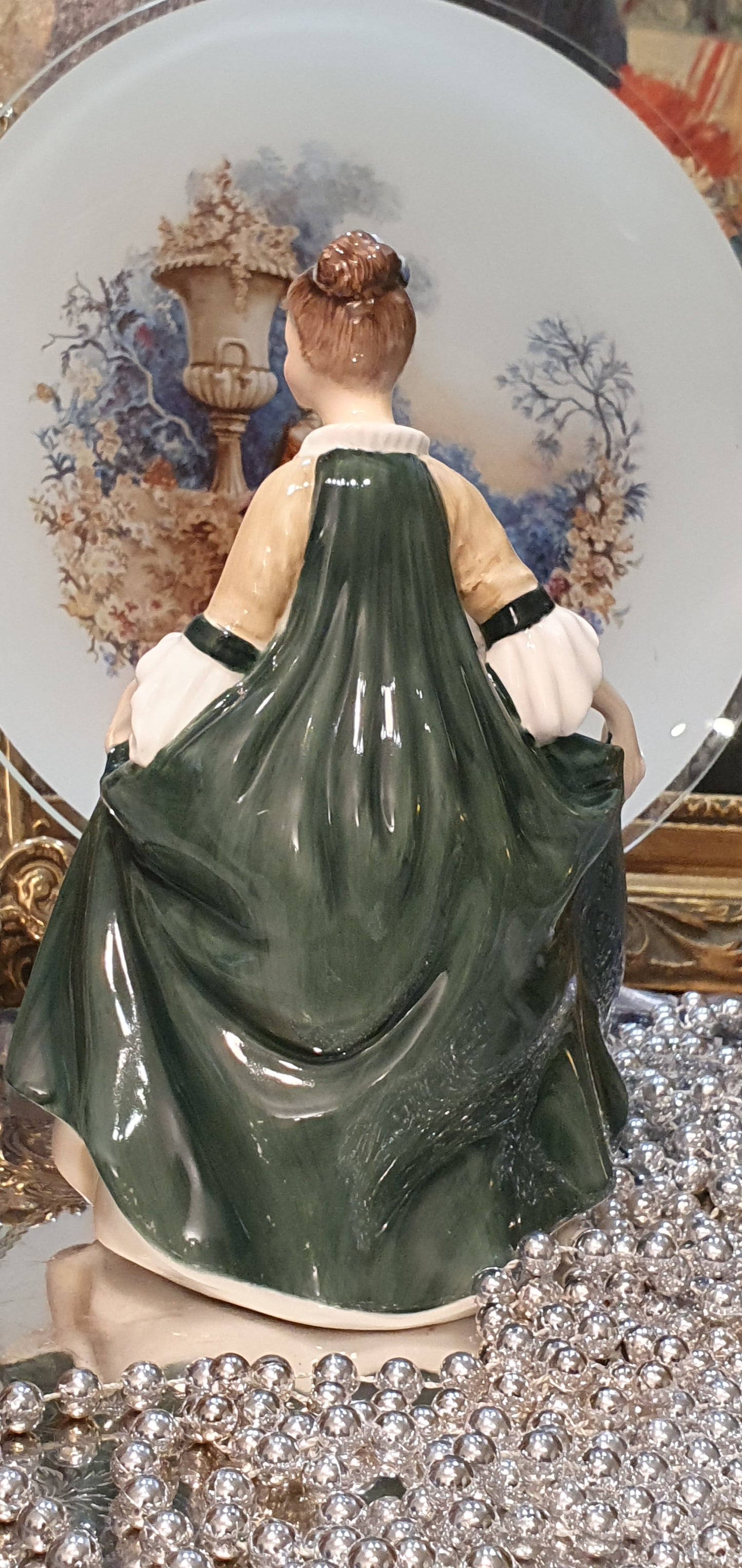 Royal Doulton Elegance (HN 2264)