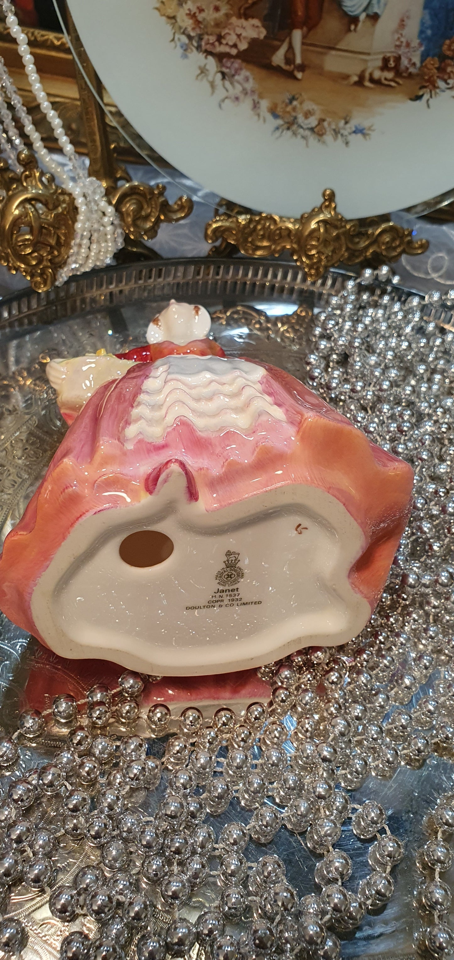 Порцеланова фигура от Royal Doulton Janet (H.N. 1537)