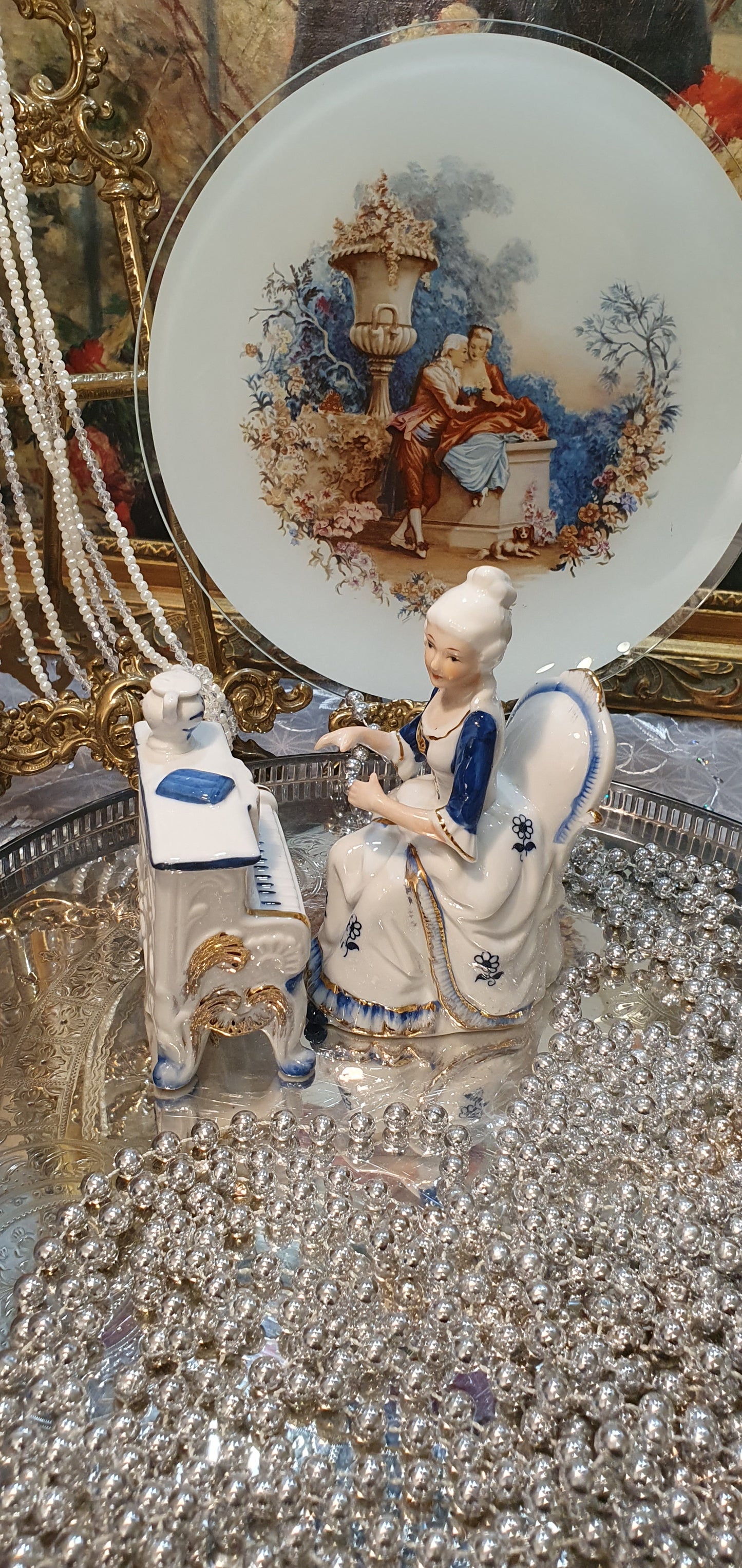 Figure of a lady pianist