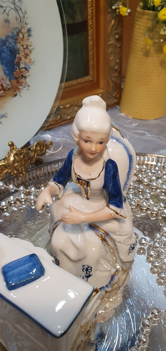 Фигура на дама пианистка