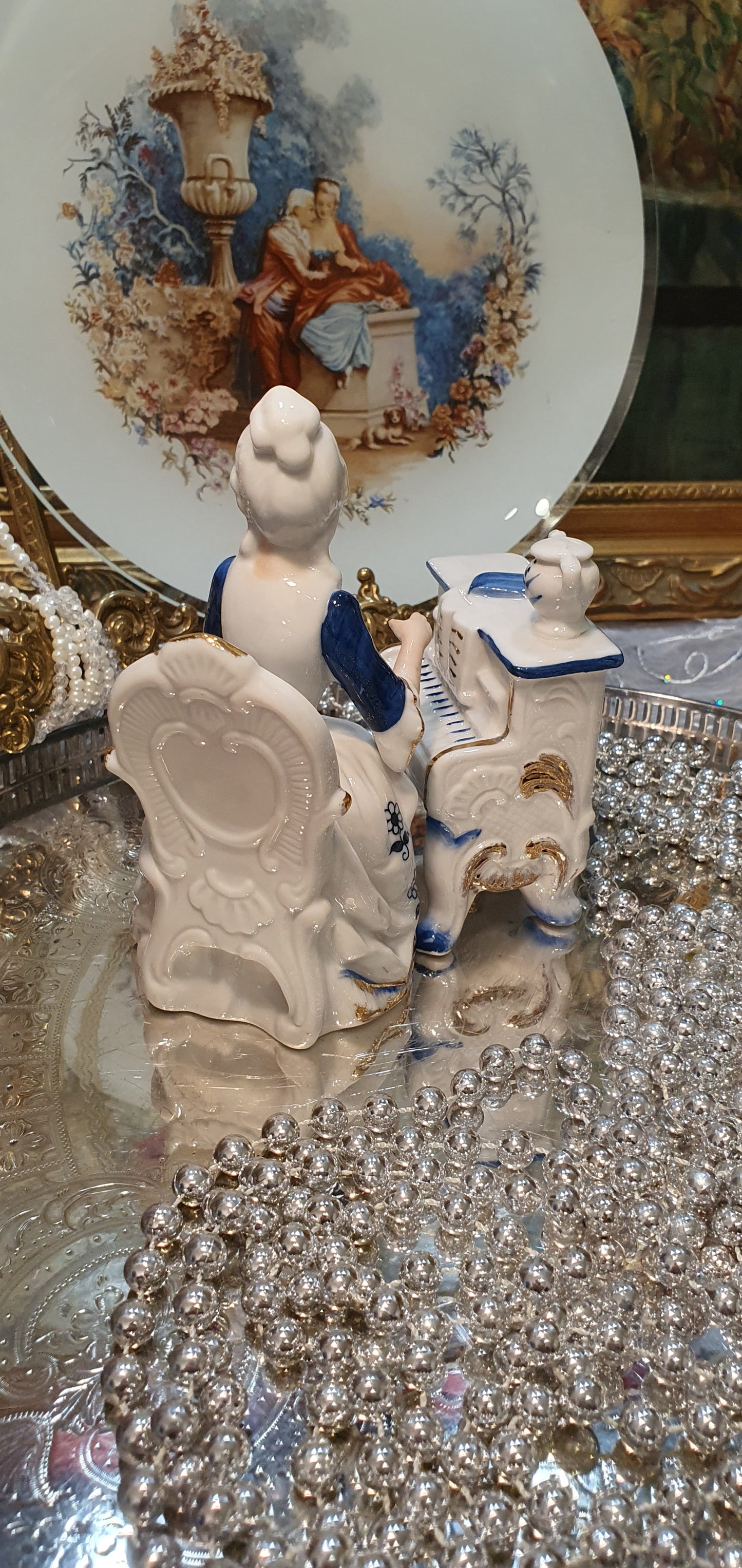 Figure of a lady pianist