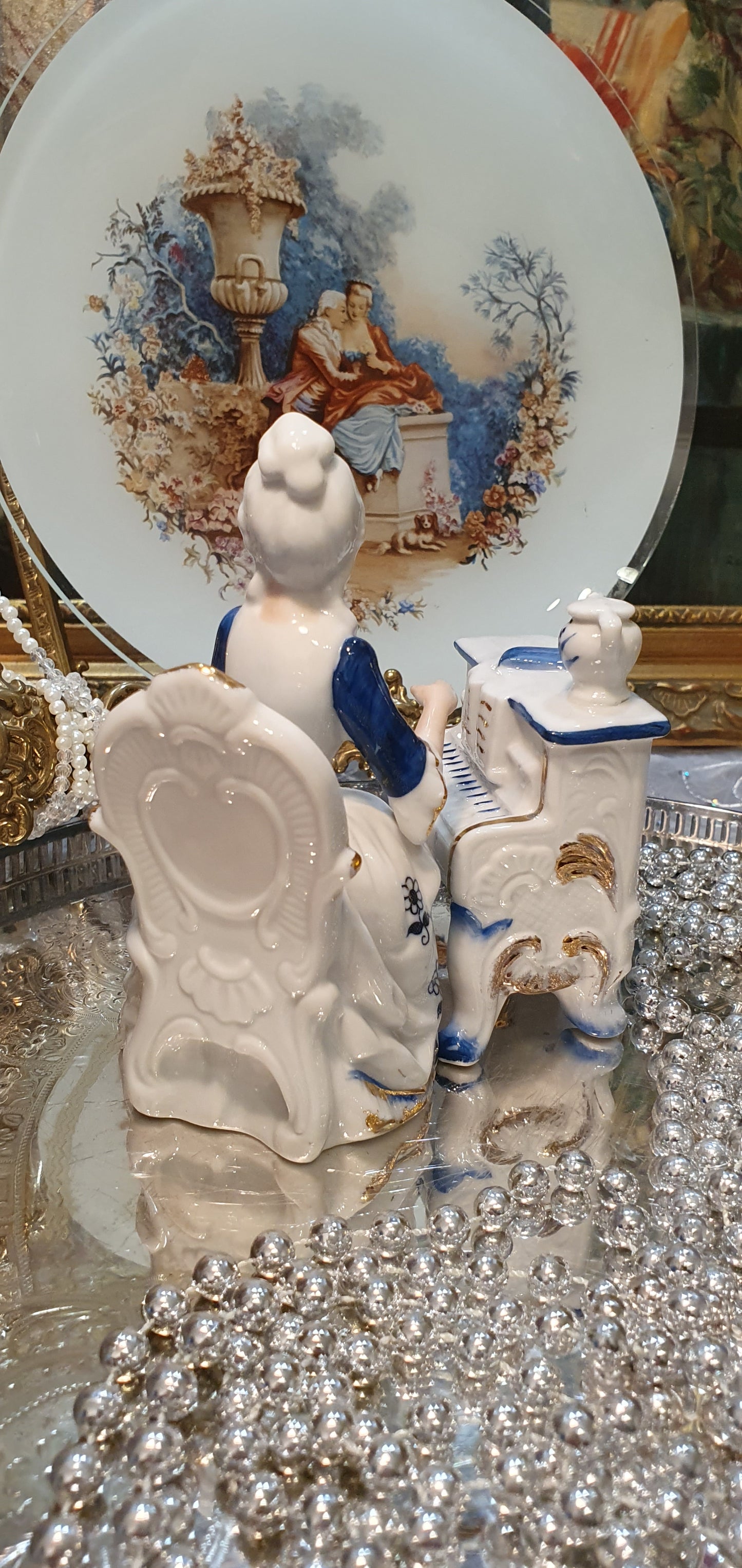 Figure of a lady pianist