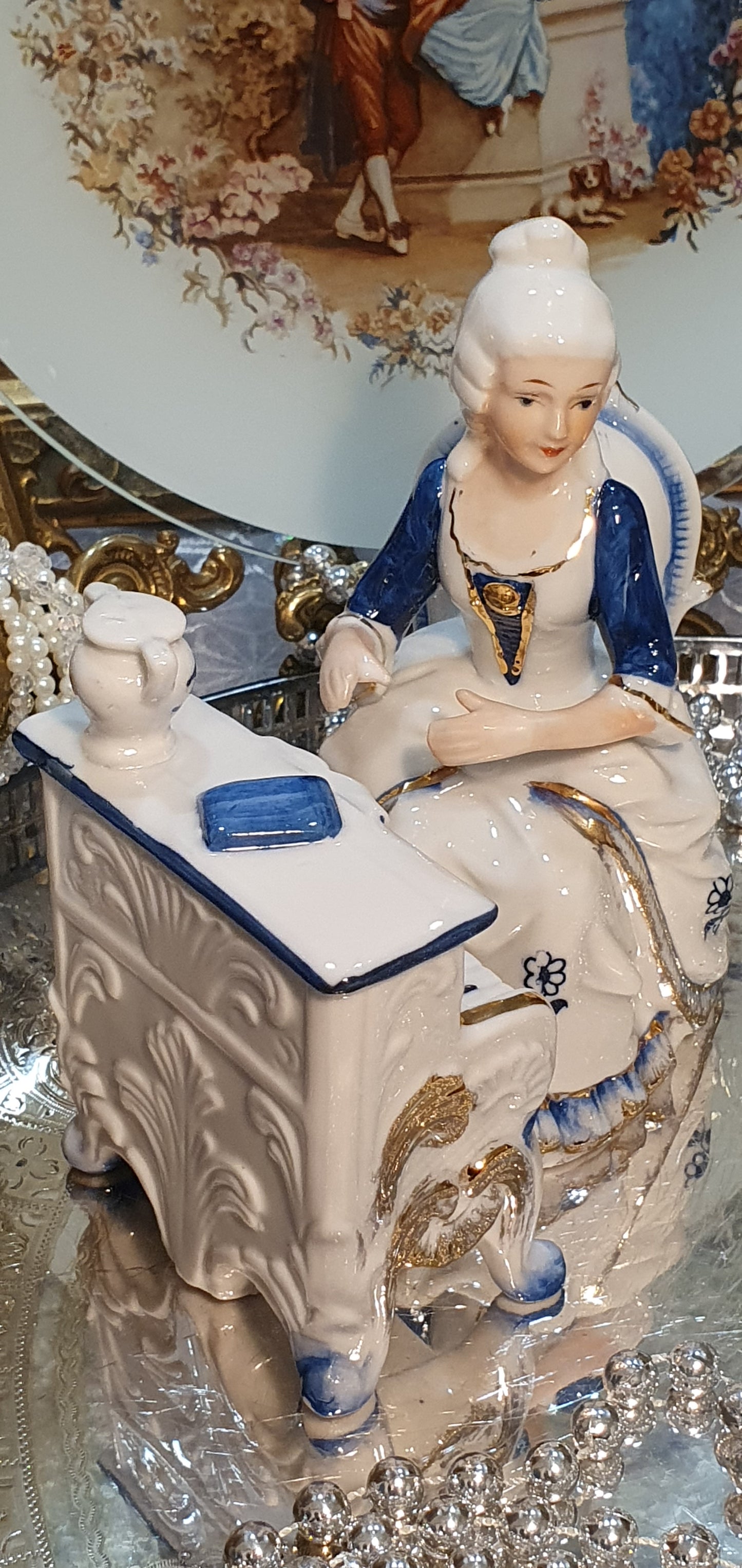 Figure of a lady pianist
