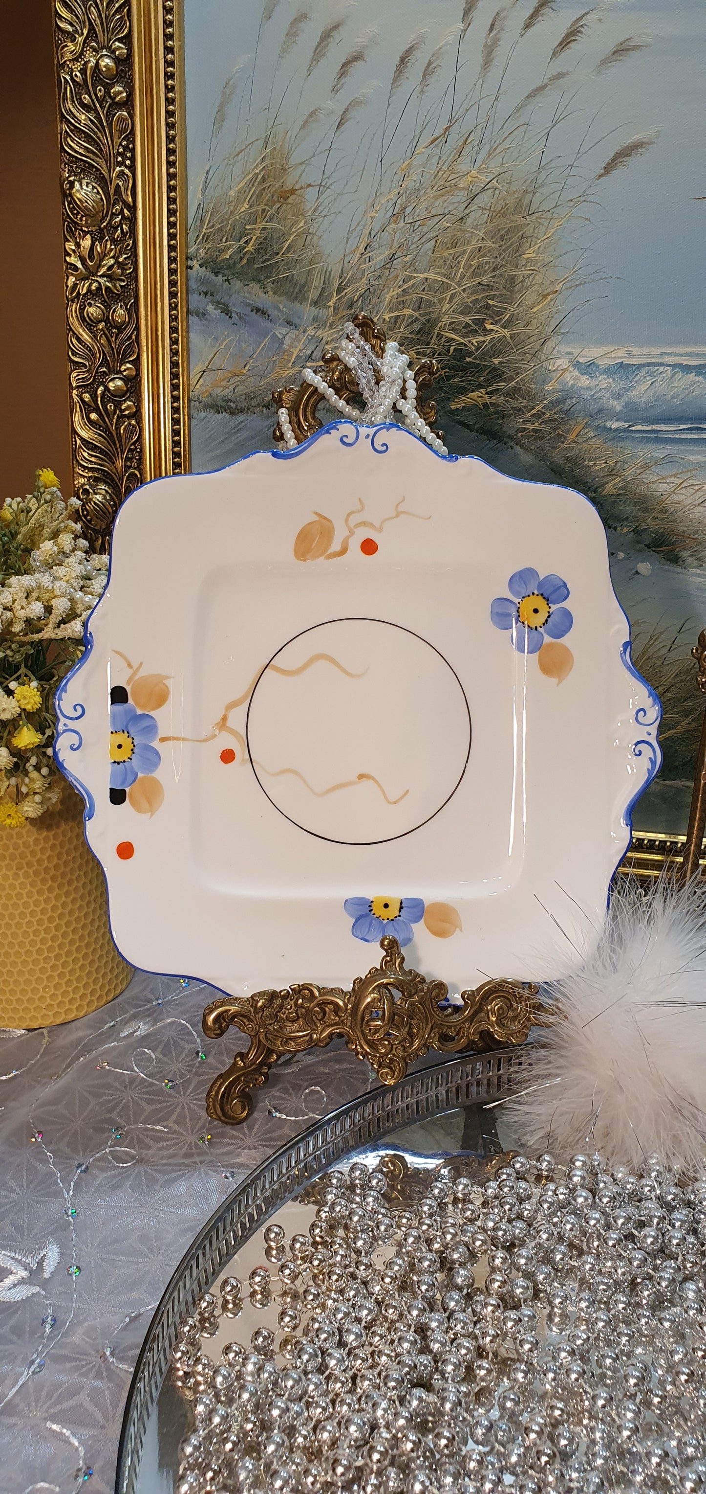 Plate with serial number 220 255