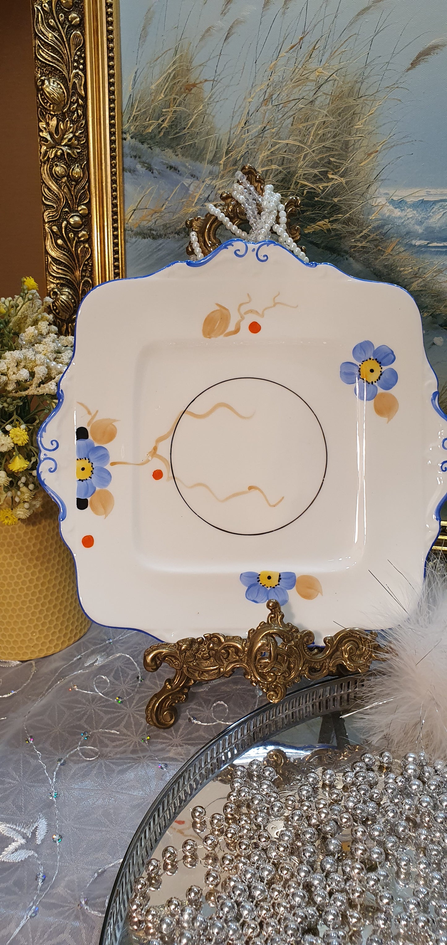 Plate with serial number 220 255