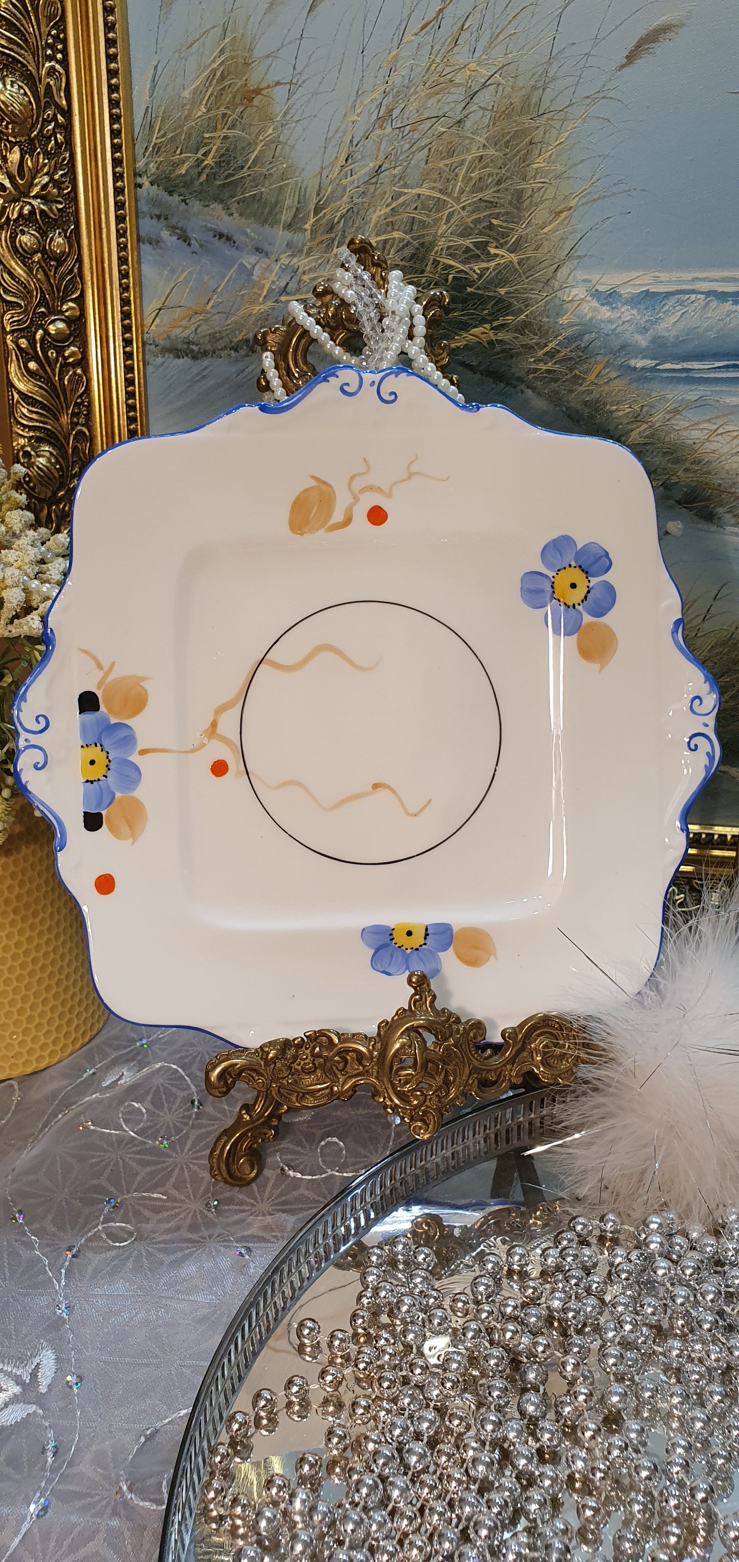 Plate with serial number 220 255