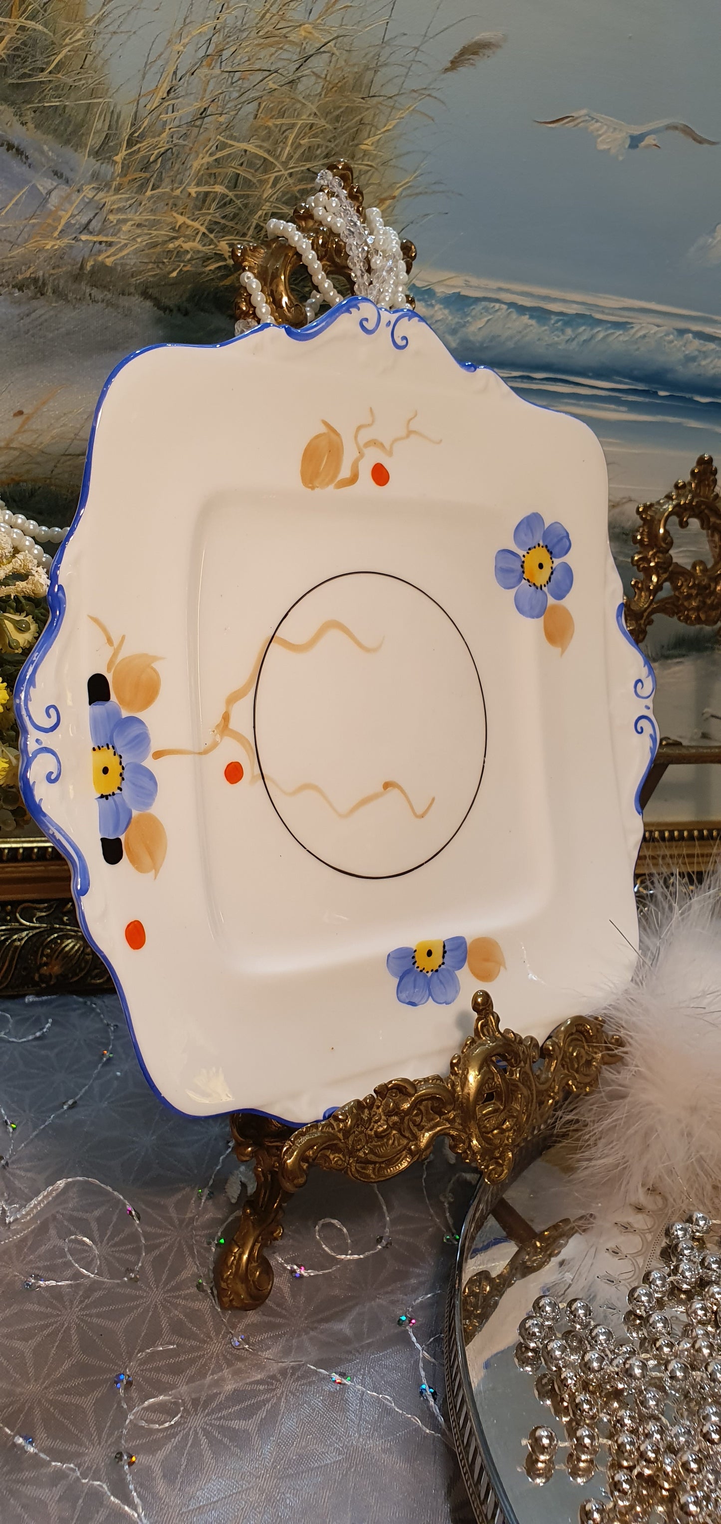 Plate with serial number 220 255