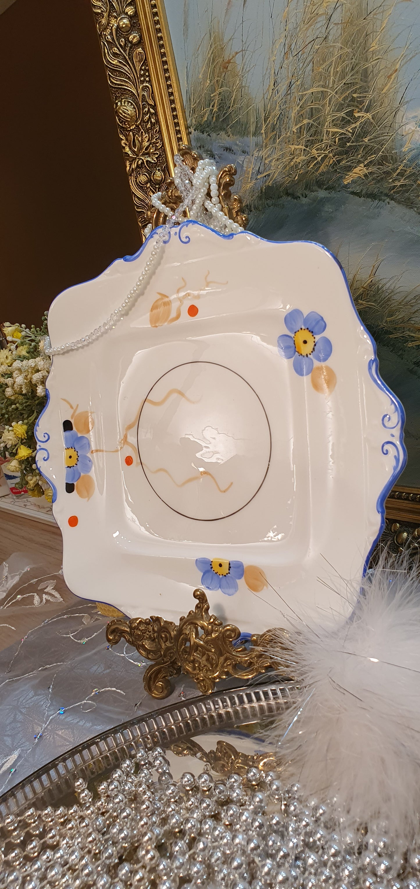Plate with serial number 220 255