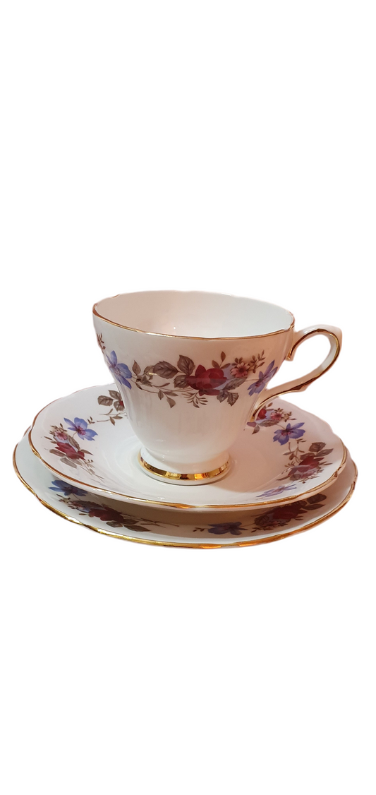 2 броя троен сет Чаши и чинии Royal Sutherland