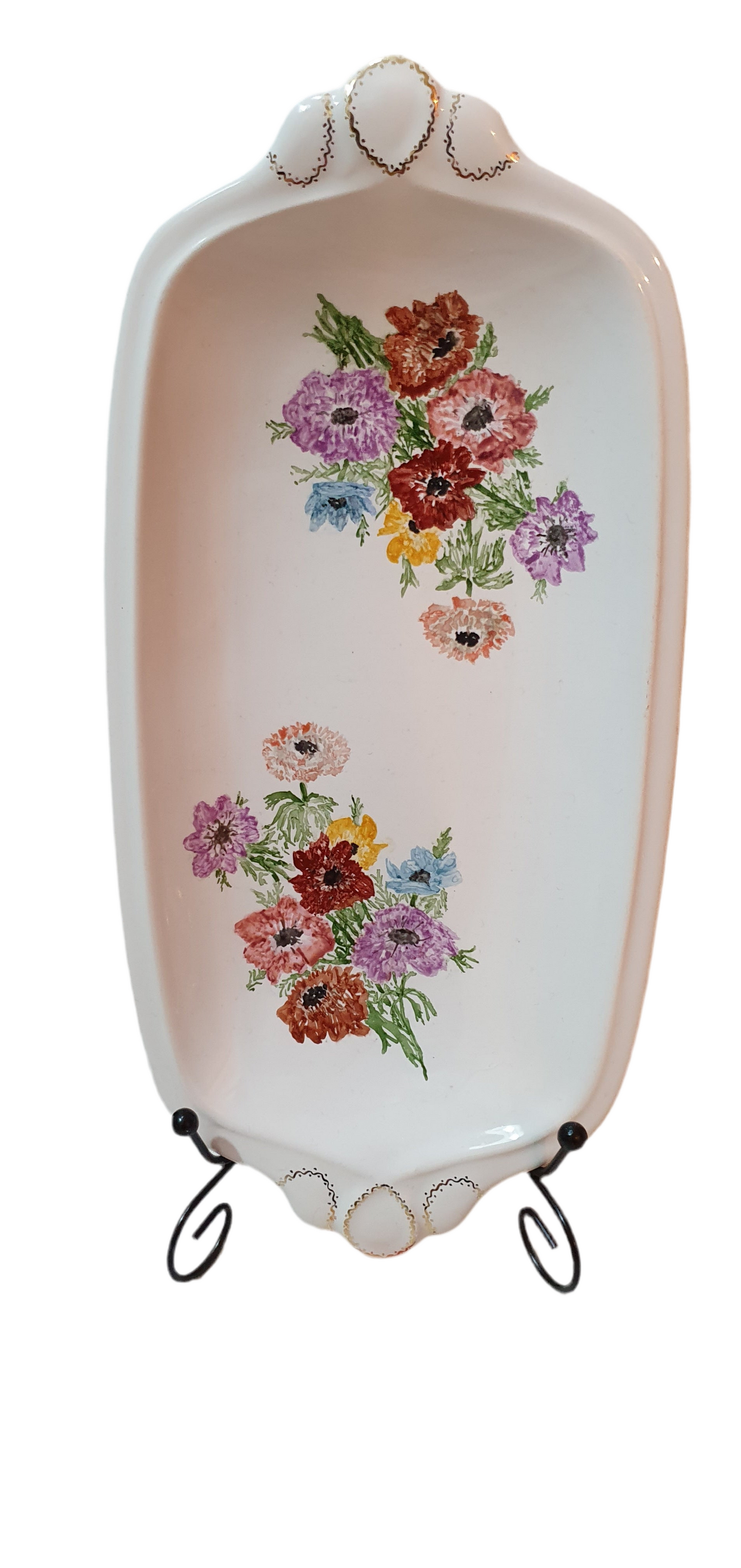 Floral opulence: Plateau with floral decor