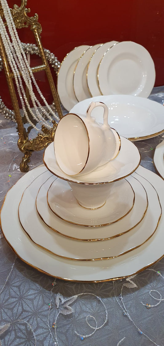 Порцелановия сервиз Duchess от 16 части