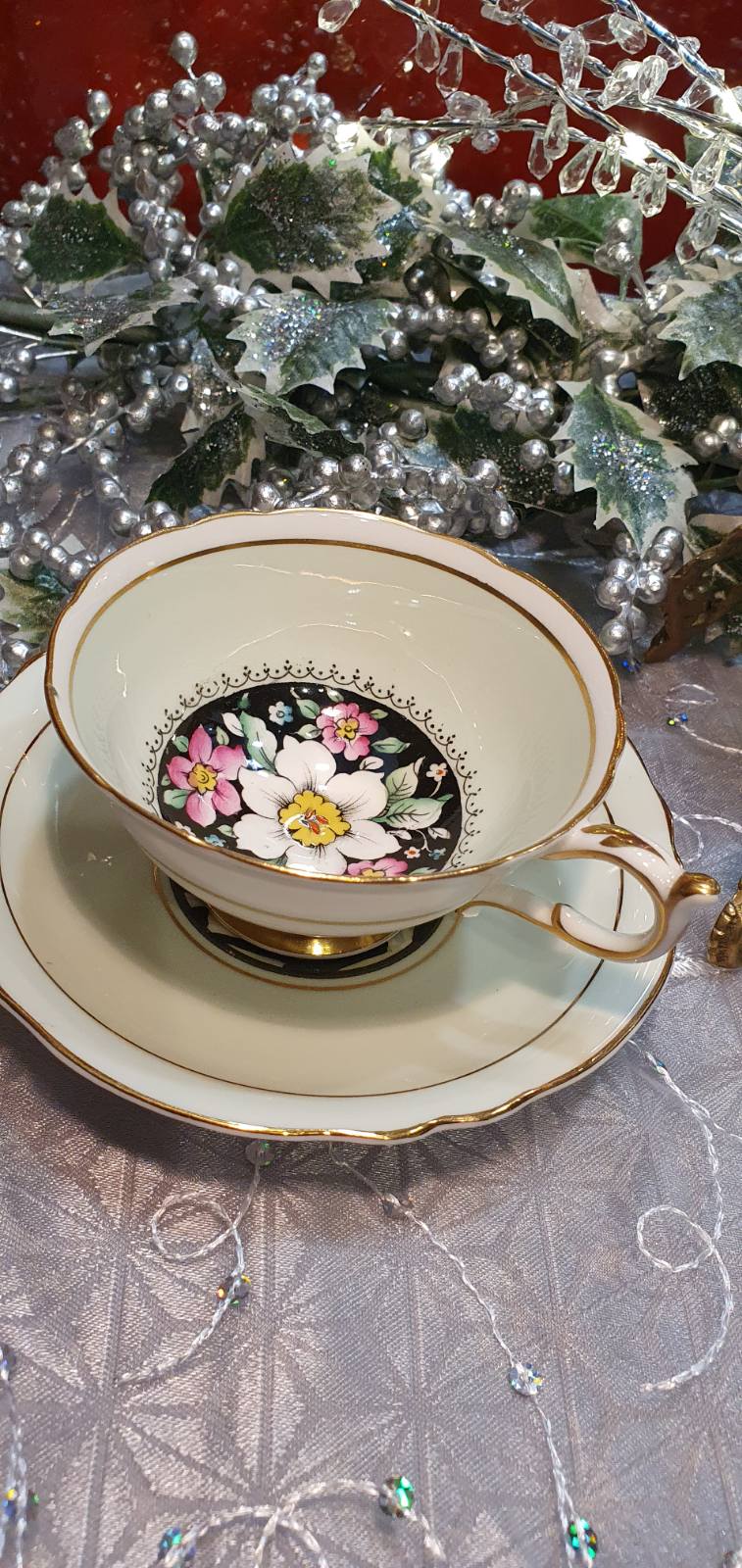 Collectible elegance – Paragon “Queen Mary”