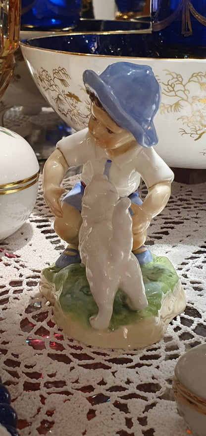 Порцеланова Фигура от Freda G. Doughty за Royal Worcester.