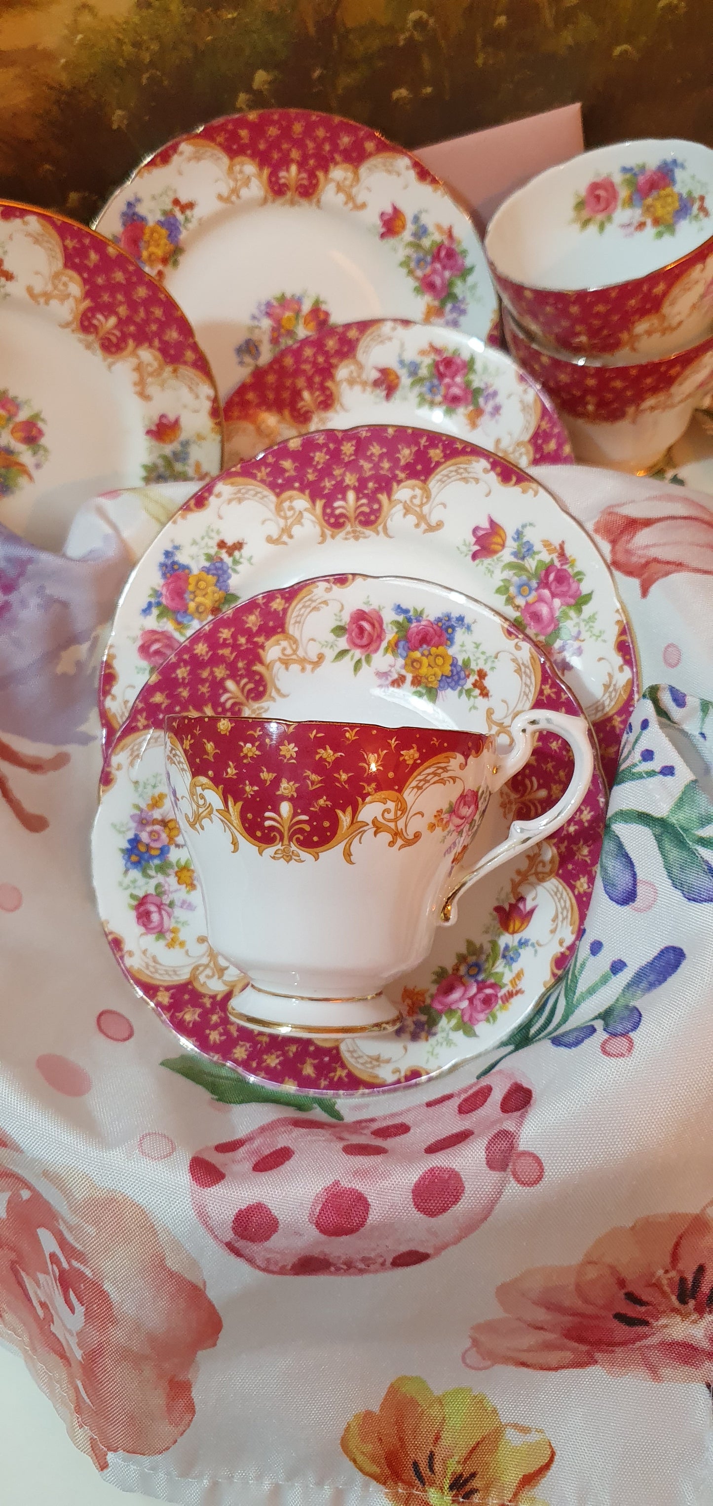 Кралски блясък: 3 броя Троен сет Paragon Fine Bone China