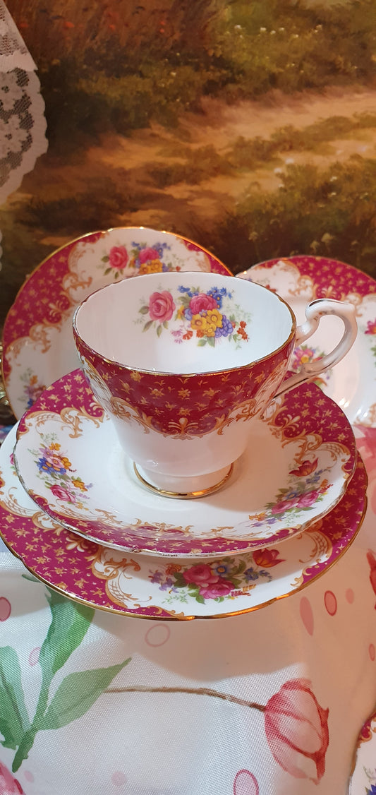 Кралски блясък: 3 броя Троен сет Paragon Fine Bone China