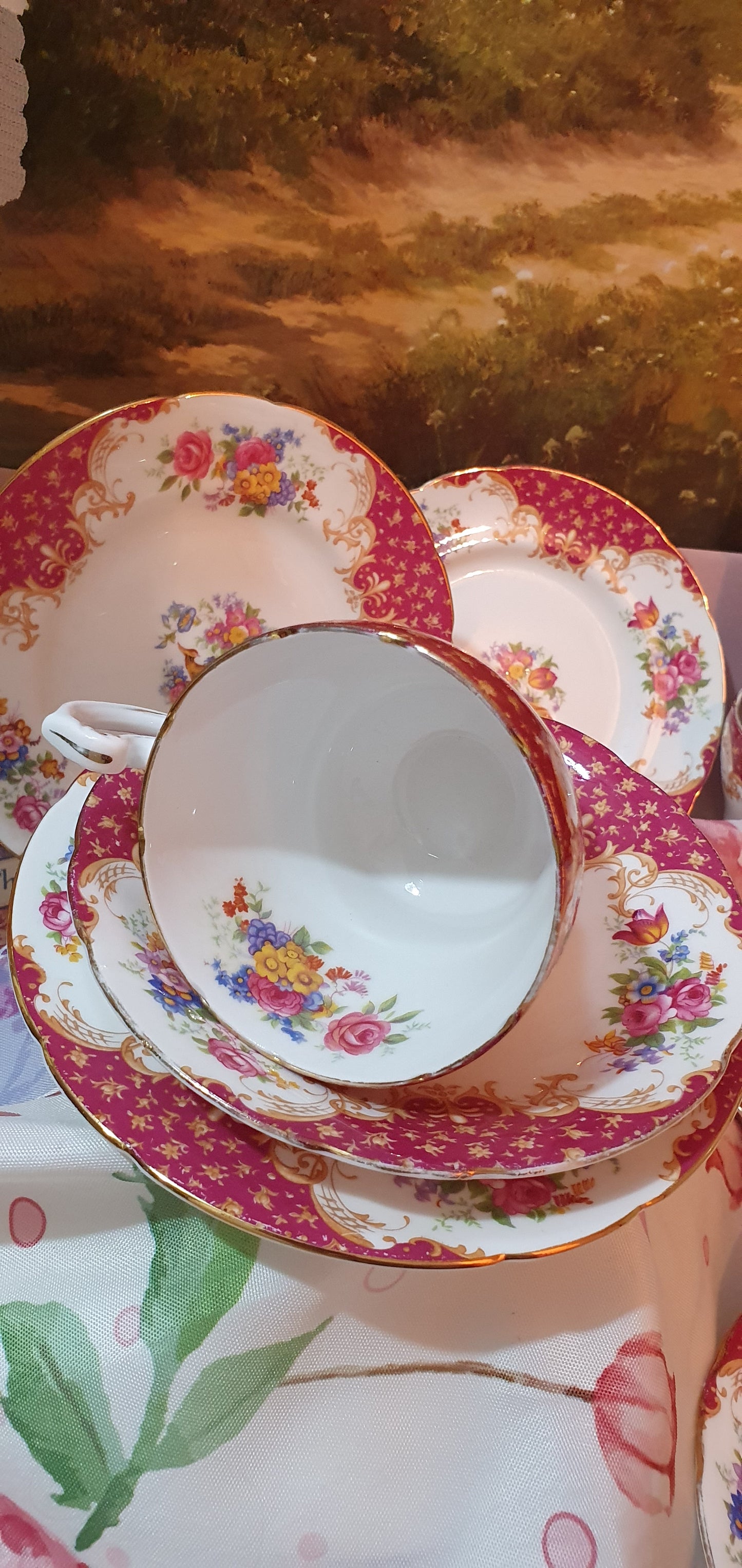 Кралски блясък: 3 броя Троен сет Paragon Fine Bone China