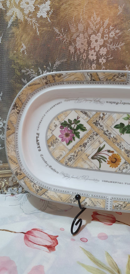 Цветен разкош: Овално плато Royal Worcester “Country Garden”