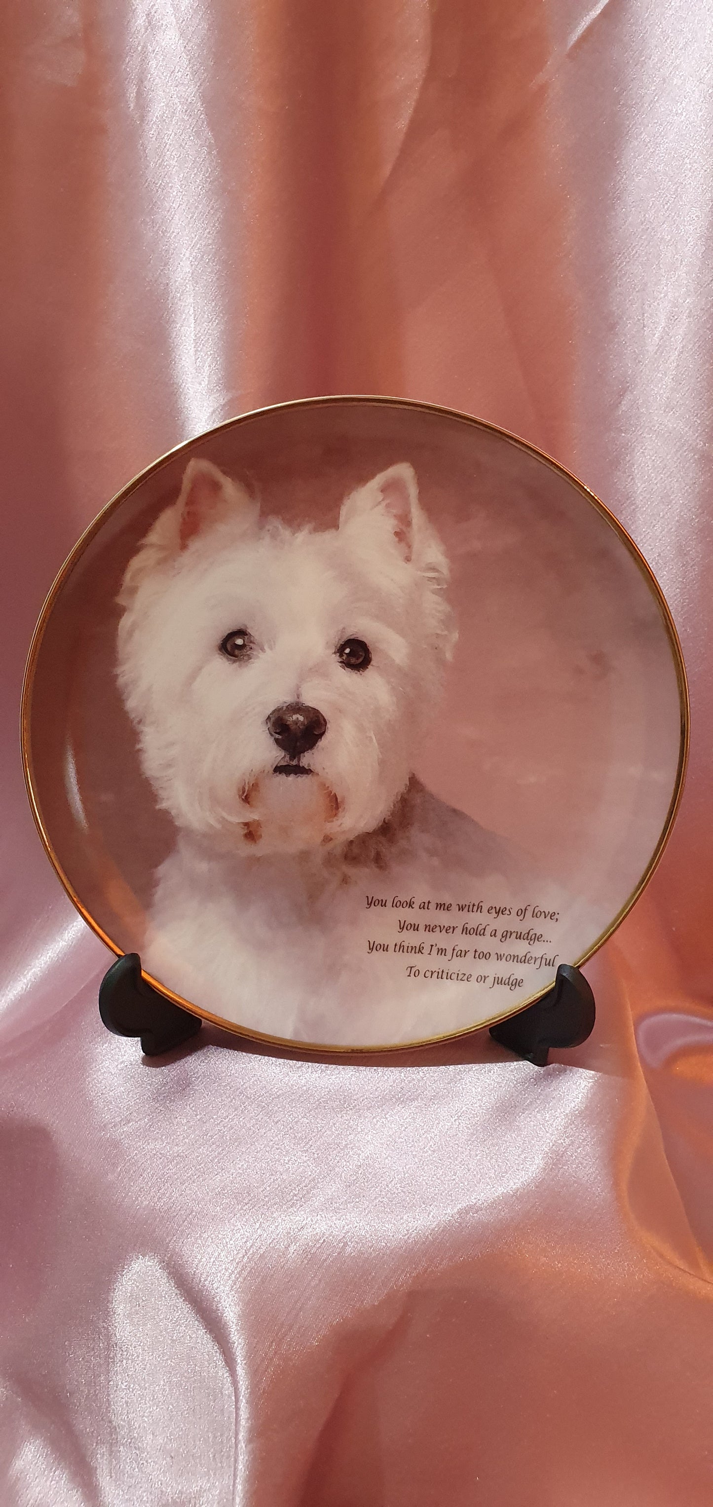 Декоративна Колекционерска чиния “Eyes of Love” от серията “Beloved Westies” на Danbury Mint